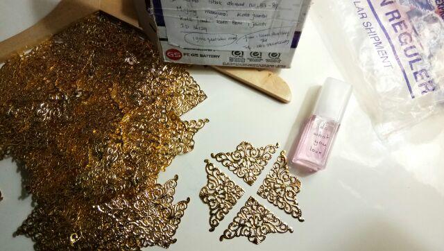 Siku Emas Hiasan Hantaran Kotak