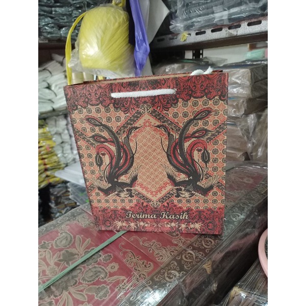 

Paperbag/tas batik size 21*24 isi12pcs