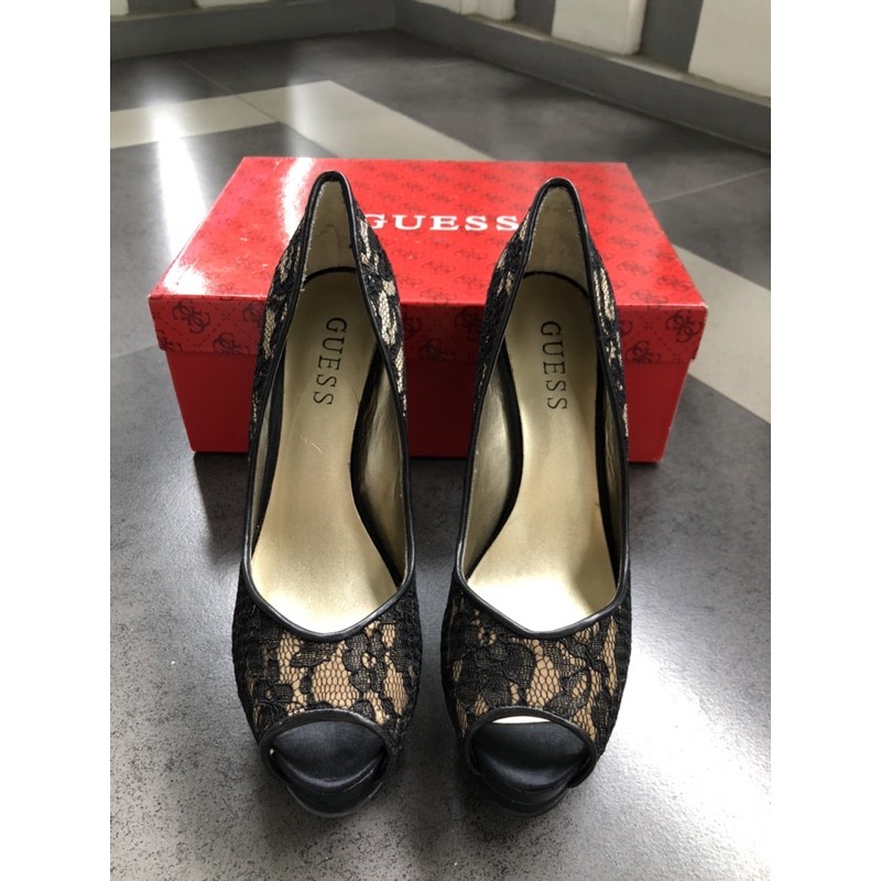 Sepatu Guess