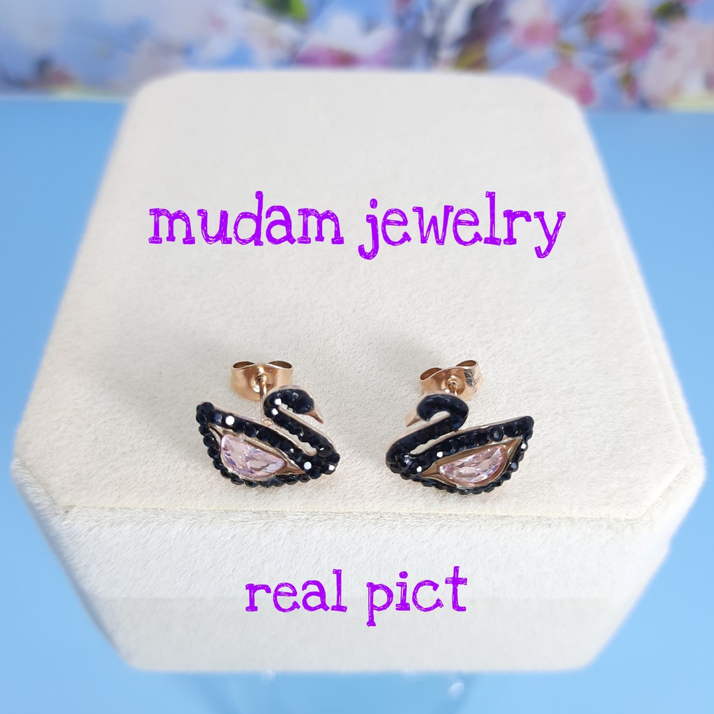 Anting Tusuk Titanium Swan Dengan Kristal Hitam dan Pink Artifisial Rose Gold