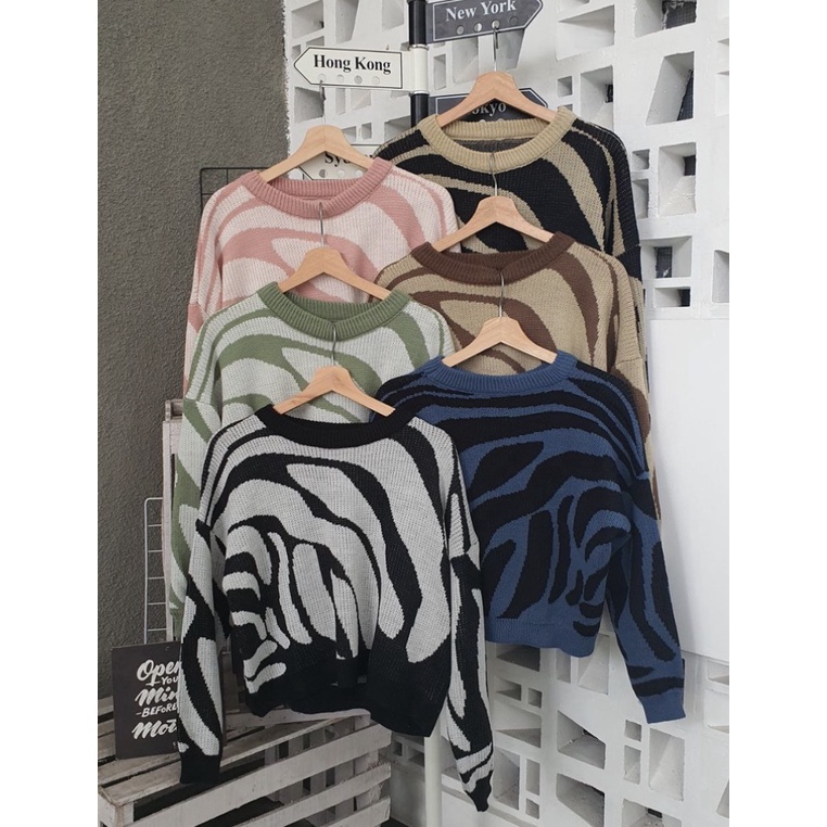 Crewneck crop zebra sweater rajut