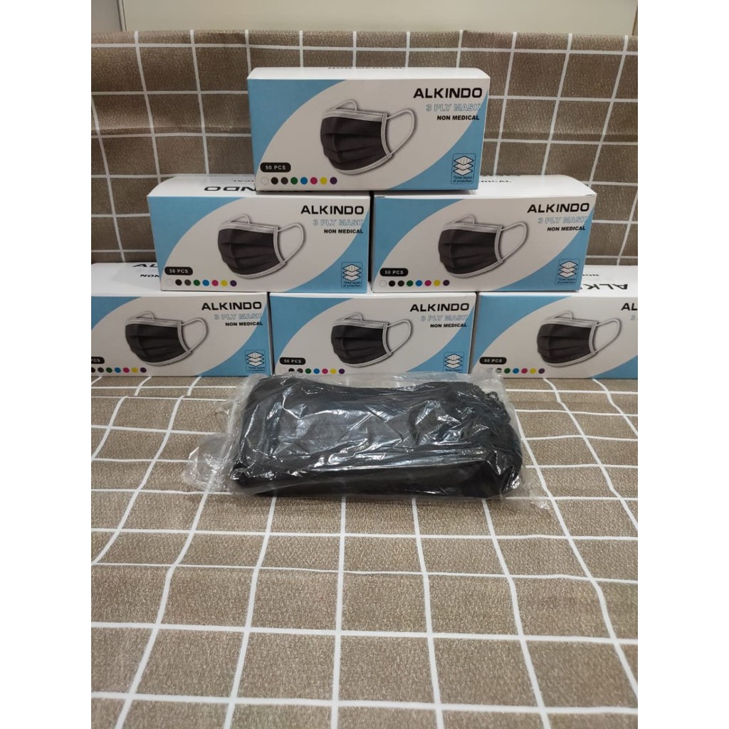 Masker 3ply Earloop Disposable Face Mask Hitam isi 50 pcs/box Mirip Alkindo/Sensi