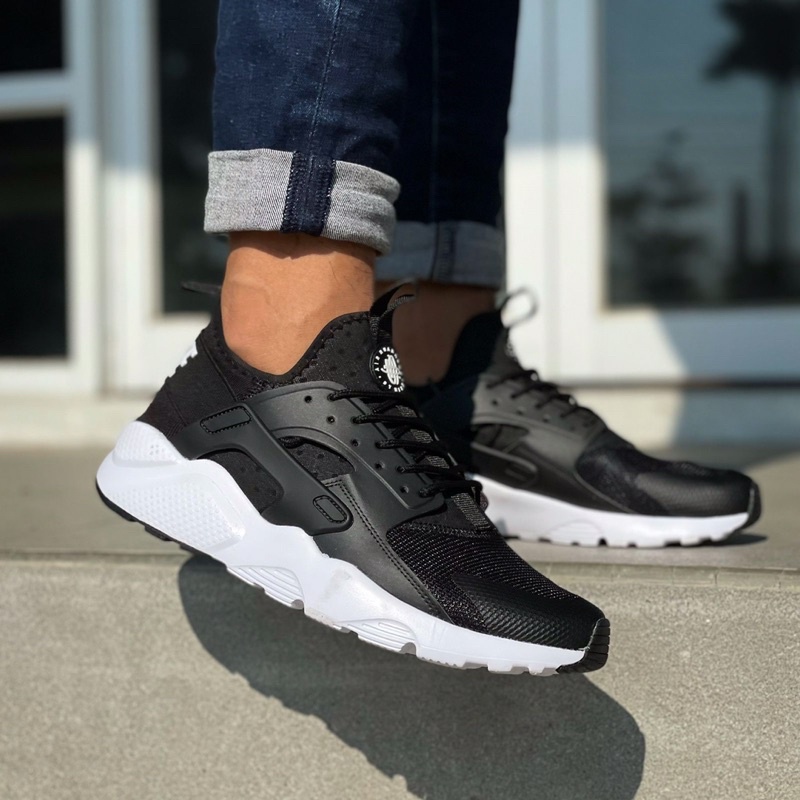 NIKE AIR HUARACHE BLACK WHITE