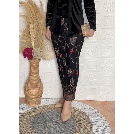 Termurah !! Rok plisket NO WIRU PRODUKSI SENDIRI. ready / rok span / rok plisket / rok batik / rok kondangan-melati hitam prodo