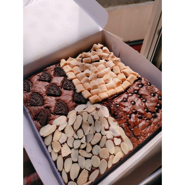 Big Size - Four Topings Fudgy Brownies