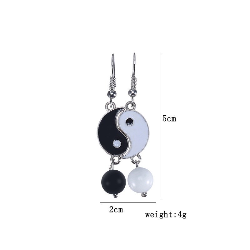 1 Pasang Anting Kait Bentuk Yin Yang Asimetris Bahan Alloy Warna Hitam Putih Gaya China