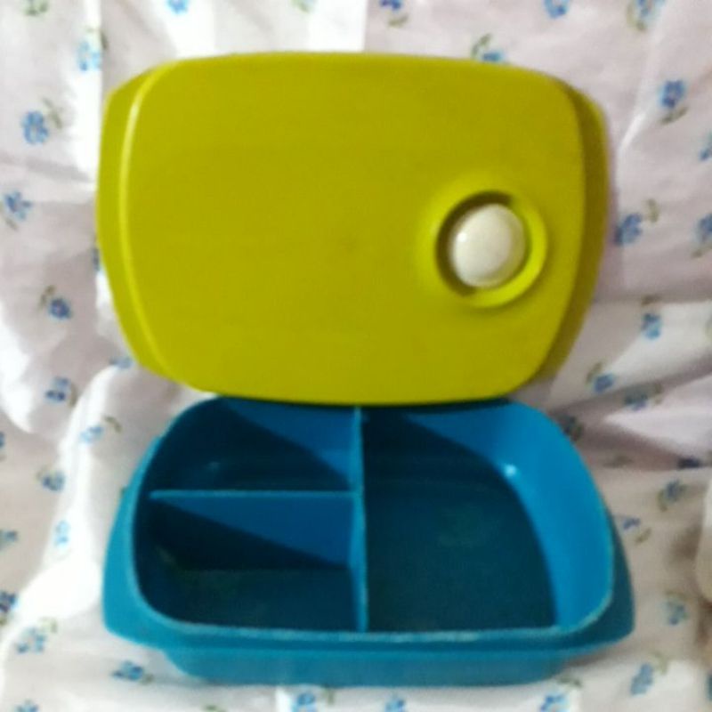 tempat bekal lunch box besar 1 liter  byo tupperware tuppy tw  preloved second  bekas warna tosca tu