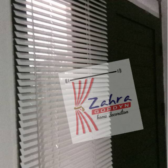 KREI / VENETIAN BLINDS