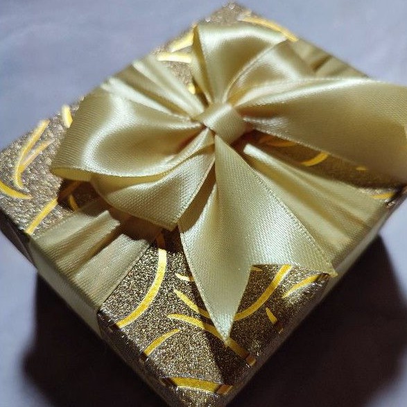 HardBox Kotak Kado Spesial Glitter Gold Motif Daun