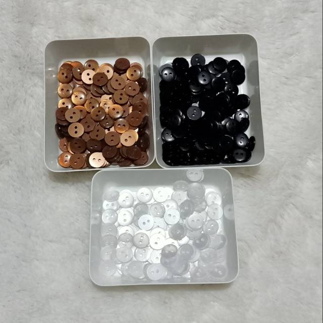 Kancing kemeja 2 lubang