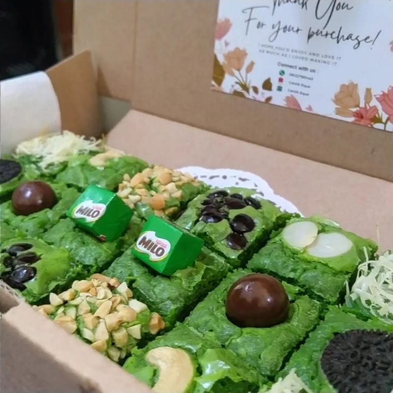 

Brownies Fudgy Matcha (free card untuk setiap varian & Free 1 lilin untuk varian "plus coklat")