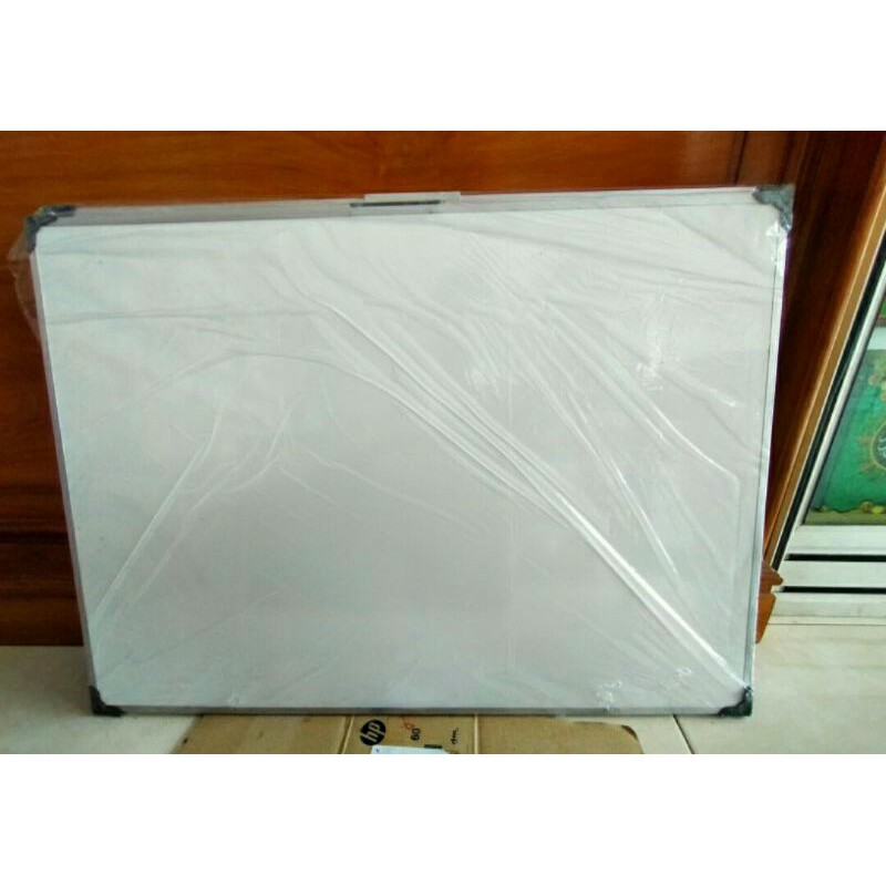

Papan Tulis Whiteboard Gantung Non Magnetik ukuran 60x80 cm