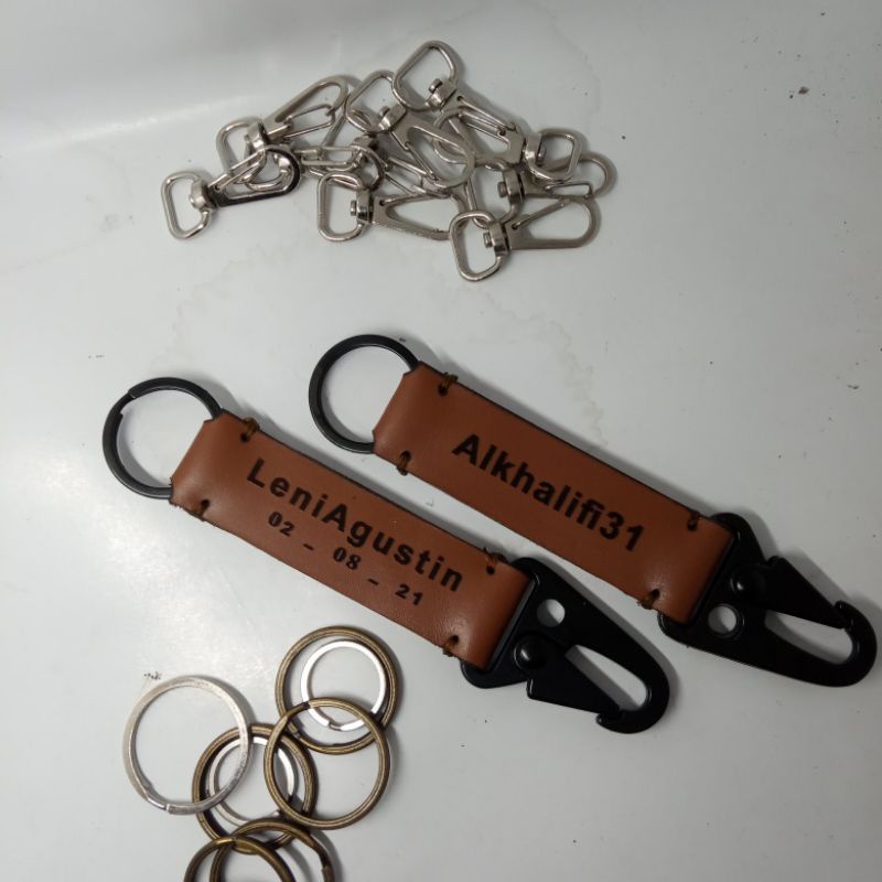gantungan kunci kulit custom nama gantungan kunci custom gantungan kunci calabiner key chain custom