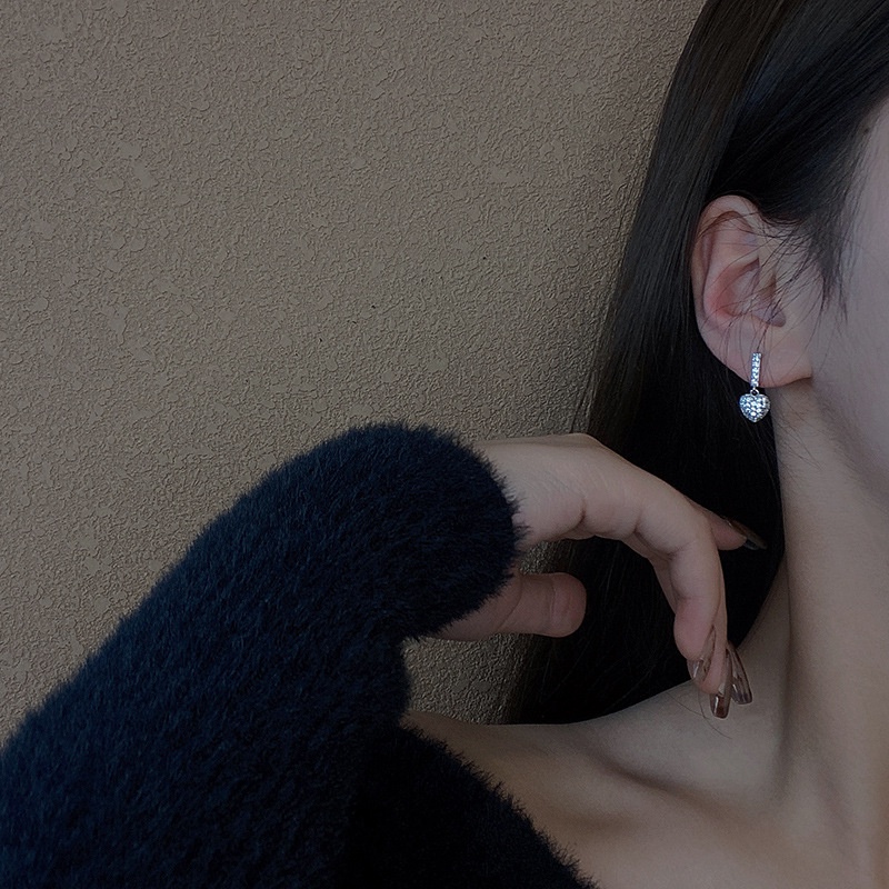 Anting Stud Bentuk Hati Bahan 925 Silver Needle Aksen Berlian Untuk Wanita
