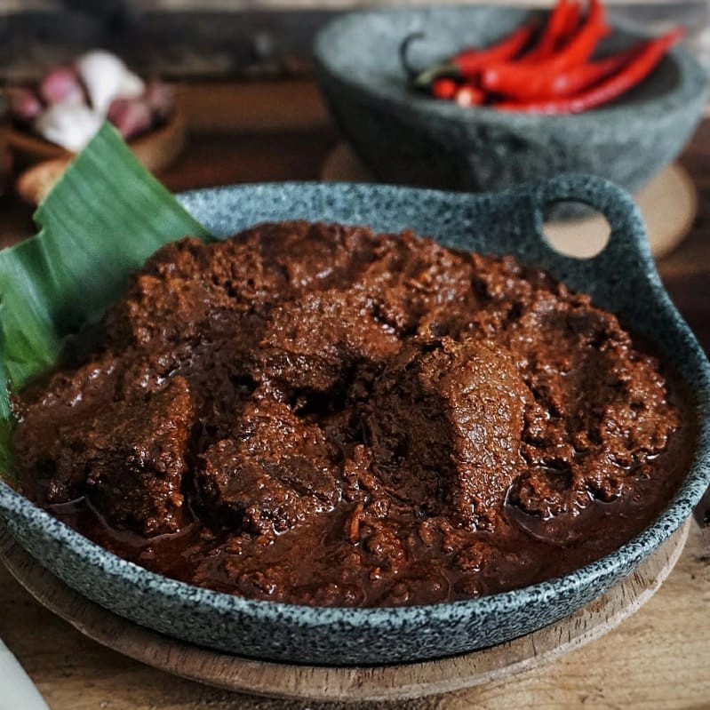 

Rendang daging masak pakai kayu asli dari padang