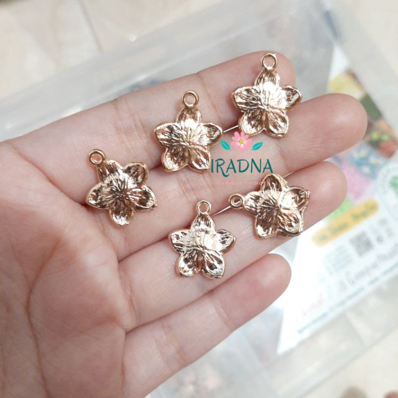 Charm Bandul Liontin Kalung Gelang Enamel Bunga Sakura Bahan Craft DIY Aksesoris