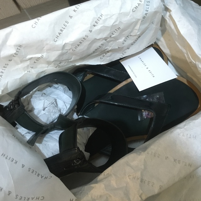 Preloved Charles and keith sandal / sepatu original