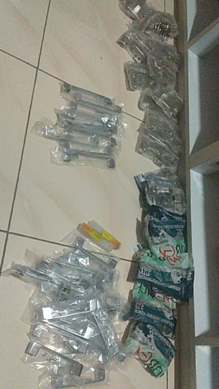 Engsel Besi Lemari Model Lurus Merk Huben Ht-0