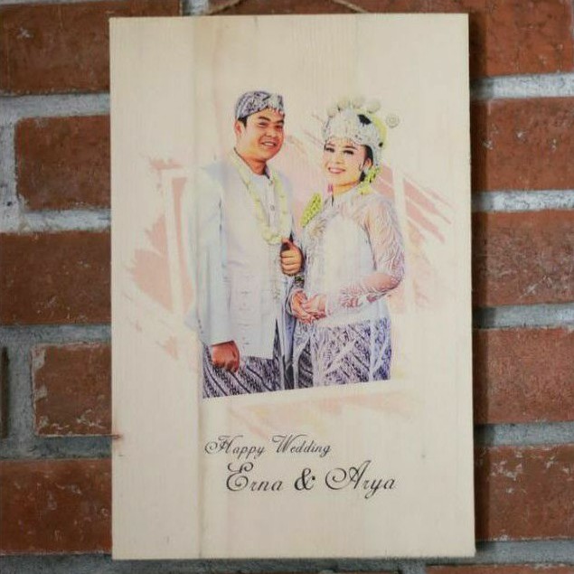 KADO PERNIKAHAN PREWEDDING CETAK FOTO KAYU