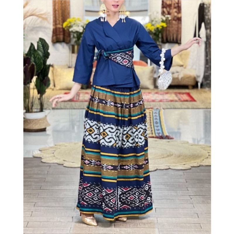 1 set Blus dan Rok Tenun