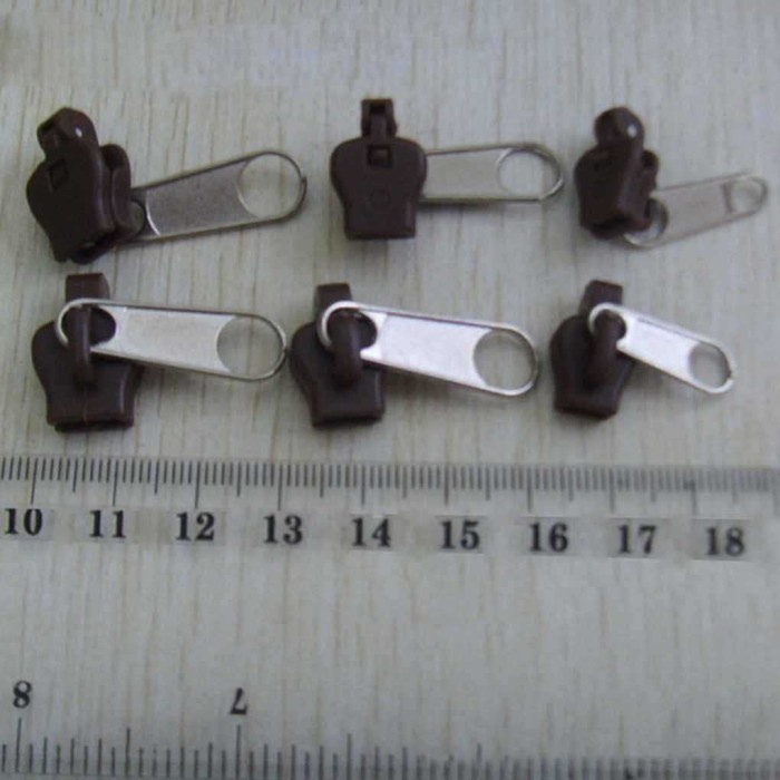 

Gaya Resleting Pengganti Zipper Replacement Repair Kit - B07L Gilaa!!!