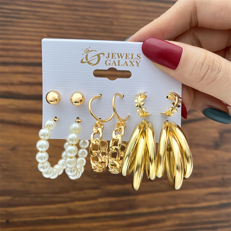 Set Anting Bentuk Hati Motif Leopard Aksen Mutiara Bahan Metal Warna Emas Gaya Vintage Untuk Wanita