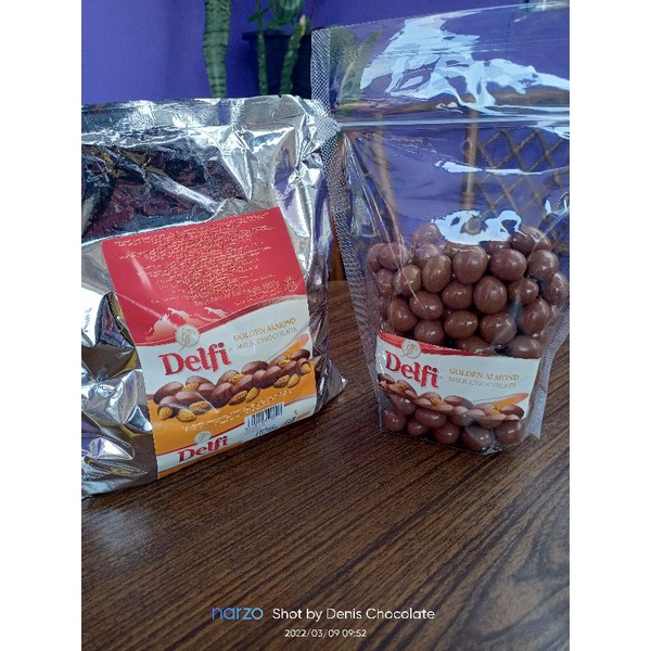 

Cokelat Delfi Choco Dragees Almond & Cashew