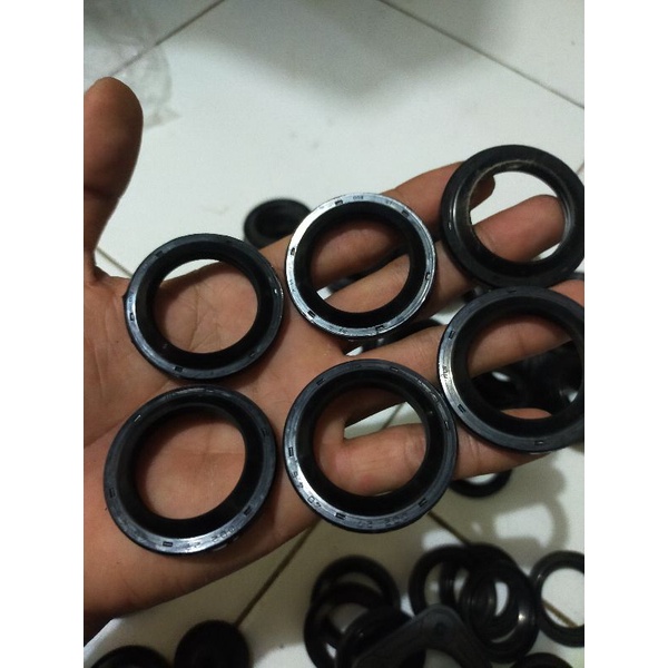 Dust Seal Roda Belakang  karisma kirana supra uk 27x40x4.5 91251KGH902 Ori Honda Blade Revo Karisma