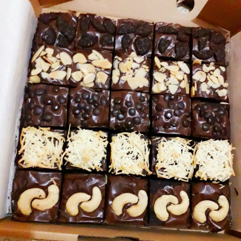 

Brownies fudgy panggang terenak termurah nyoklat mix toping suka suka tersedia juga gluten free