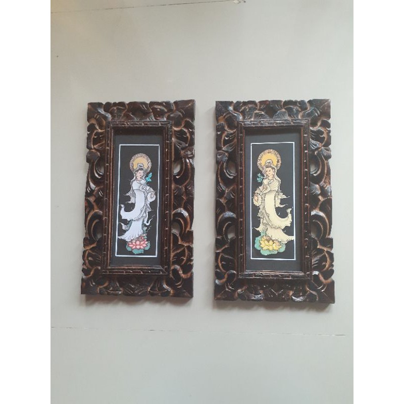 Lukisan Kwan Im 2 Pcs  Frame dan kaca Dewi Guan Yin Welas Asih dan Keluarga