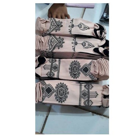 KAOS KAKI MOTIF HENA