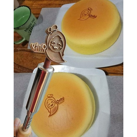 

Jual Hot Stamp Cake Stempel Bakar Media Roti + Gagang Solder Emboss