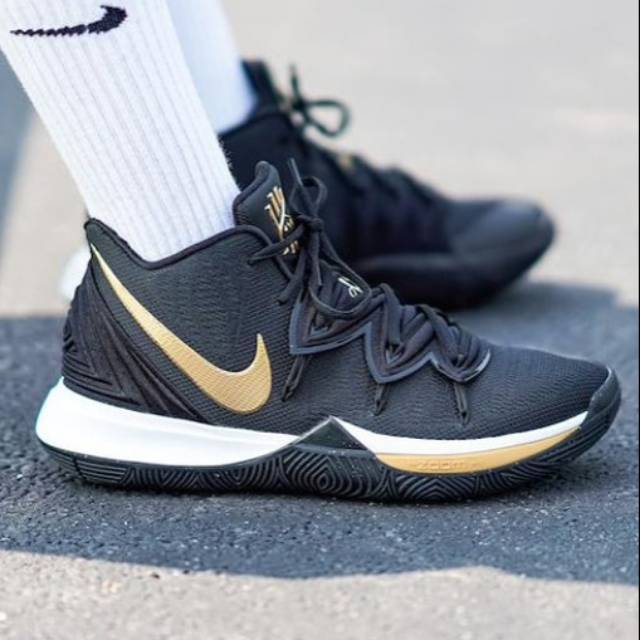 Nike Kyrie 5 Black Metallic Gold 