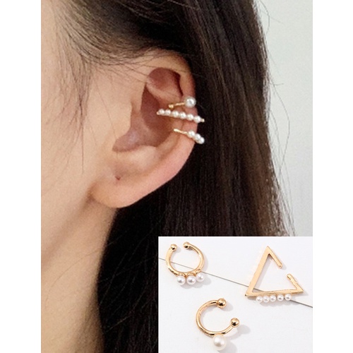 LRC Anting Jepit Fashion Golden Pearl Triangle Geometric D84508