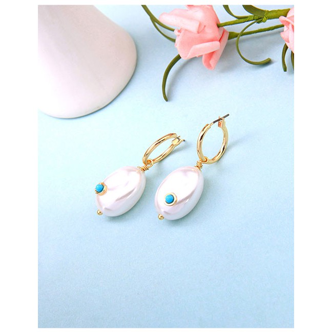 LRC Anting Tusuk Fashion Gold Pearl And Diamond Earrings F75120