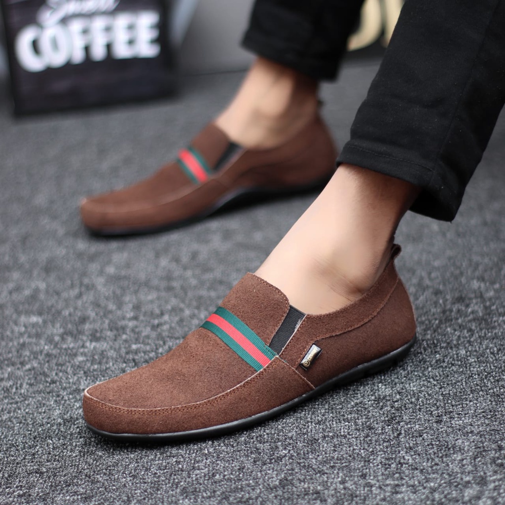Sepatu Slip On Santai Casual Kulit Asli Kerja Hitam Pria Abrhm Yomi