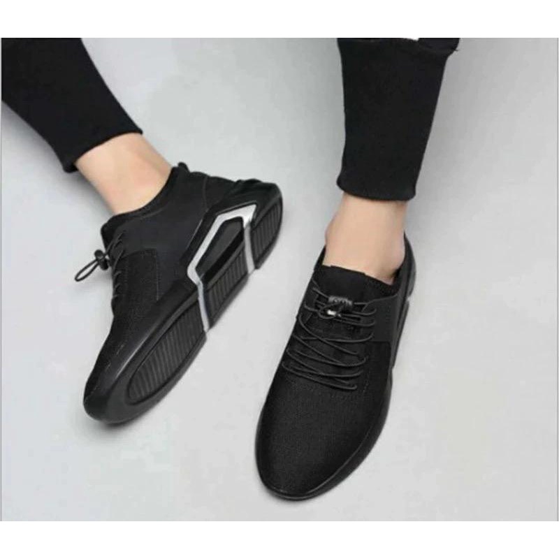 Sepatu Sneakers Slip-On Anti Slip Sport New