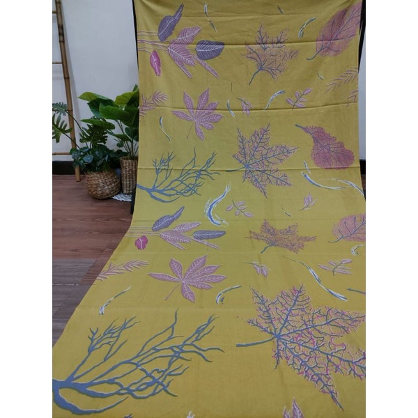 Kain batik solo daun akar gede hijau pastel ecoprint