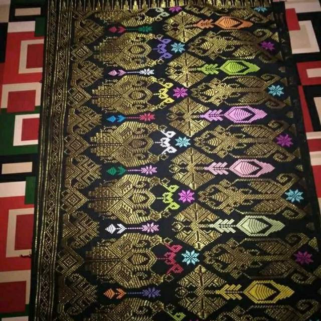 Kain Songket tenun asli Lombok