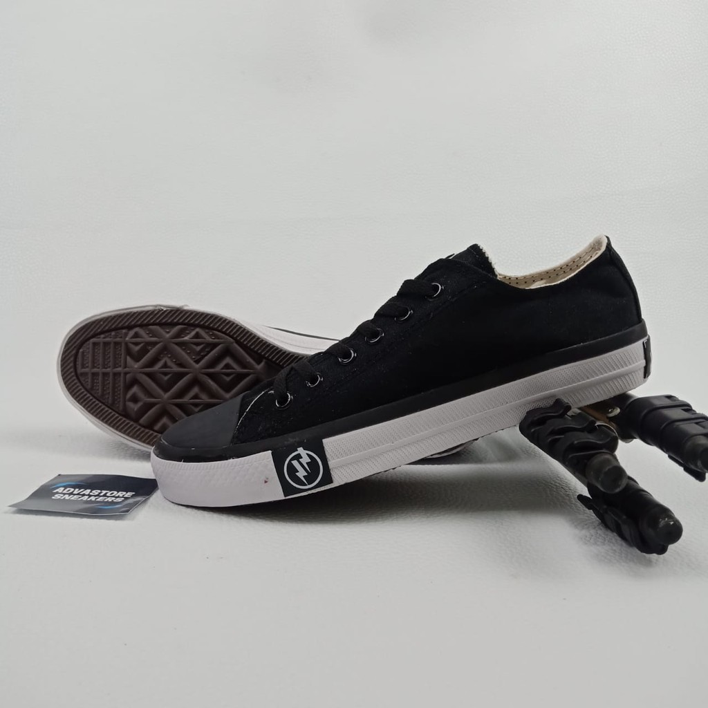 PROMO SEPATU CONVERSE ALL STAR UNDEFEATED CHUCK TAYLOR CT 2 ALLSTAR PETIR-HITAM 