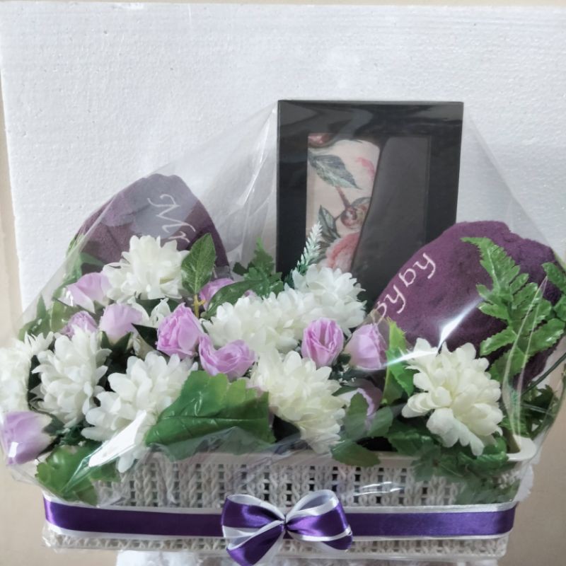 

Hampers kado hadiah ulang tahun /pernikahan /wisuda /lebaran Wil Semarang