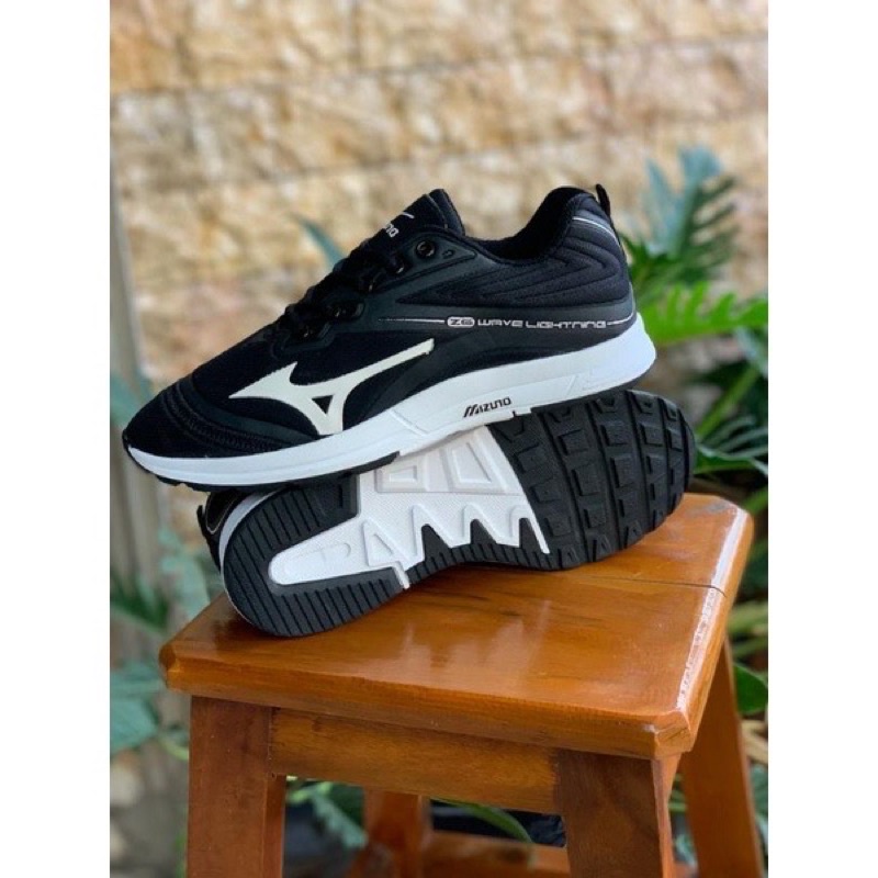 SEPATU RUNNING MIZUNO