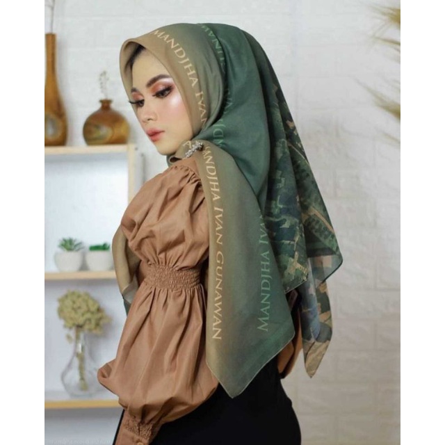 MILAN GREEN SCARF MANDJHA IVAN GUNAWAN