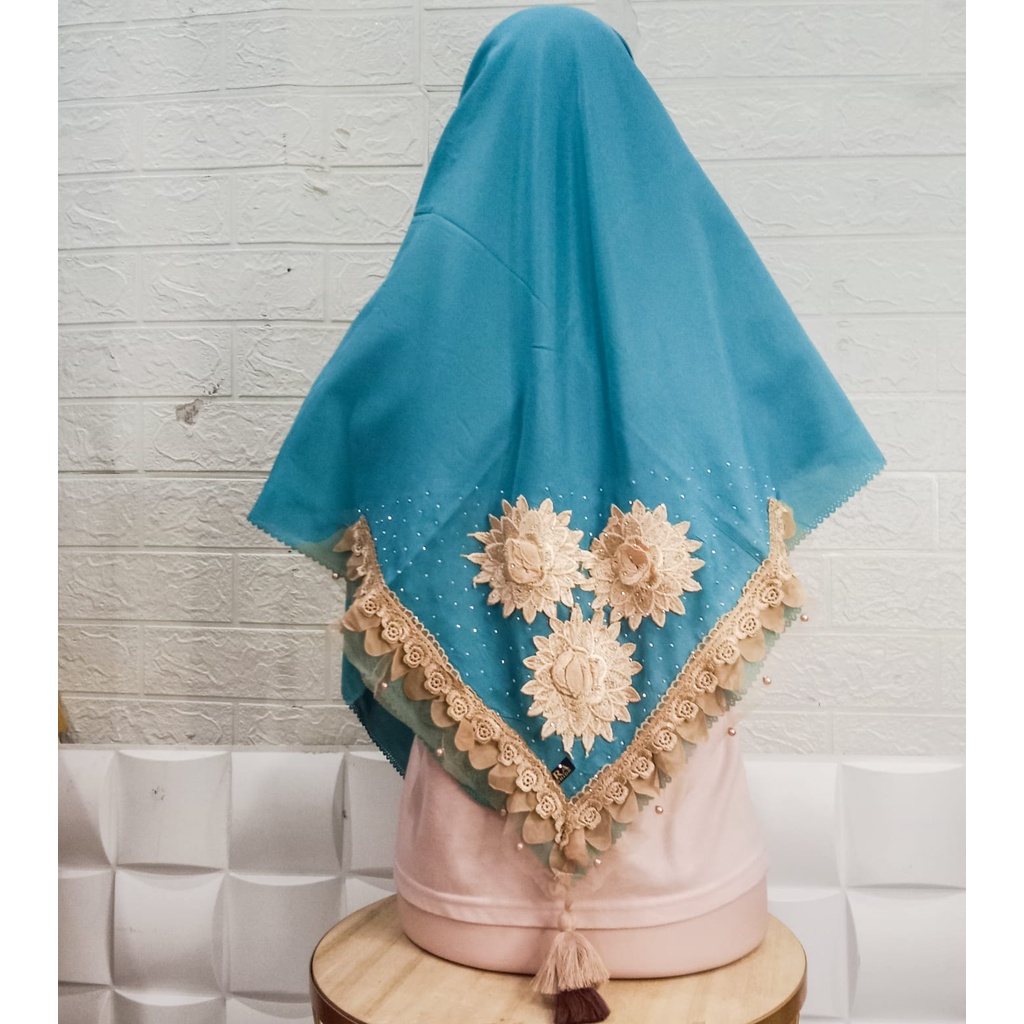 Segiempat Renda / Hijab Segiempat Renda / Jilbab Segi Empat Motif Bunga PomPom