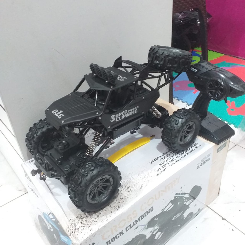 Mainan RC Mobil Off Road Besar Skala 1:10 Ban Cadangan Bisa Dipakai TERMURAH