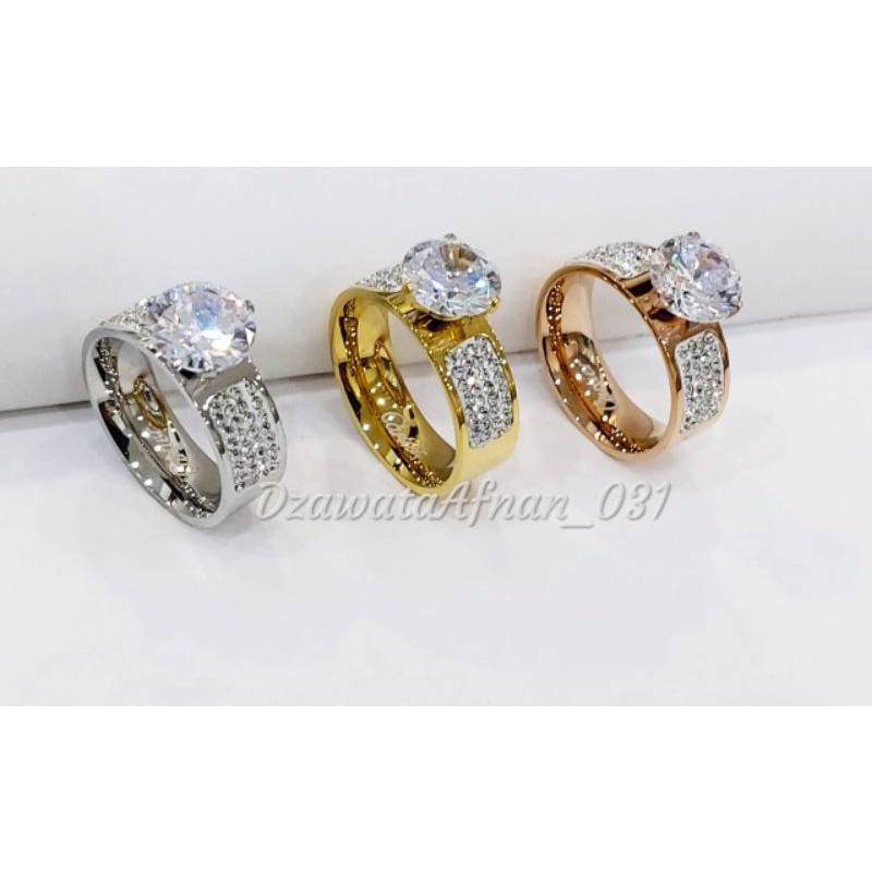 Cincin mata berlian titanium