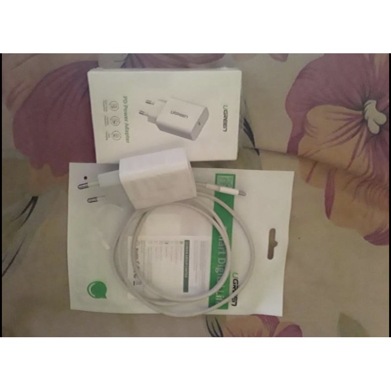 Charger Ugreen 18 Watt Support Power Delivery & QC 3.0