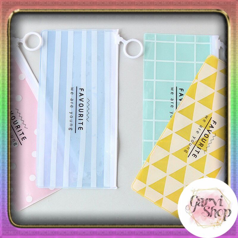 

[COD] TEMPAT PENSIL TRANSPARAN MOTIF UNIK SIMPEL WE ARE YOUNG/ZIPPER PENYIMPANAN ATK WARNA LUCU