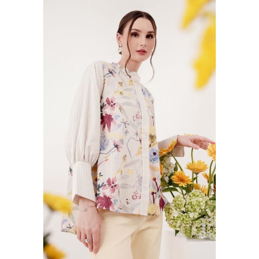 Benang Jarum Romantic Garden Shirt with Mandarin Collar - Beige (S)
