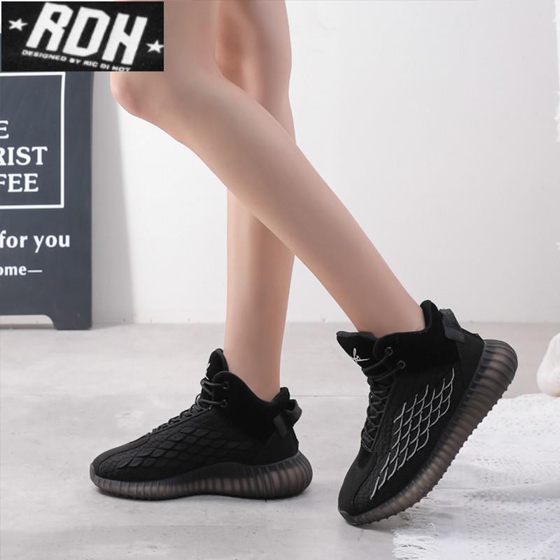 Sepatu Hitam Putih Pria - Arumi Gambar